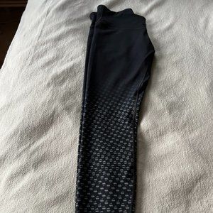 Lululemon Leggings with grey ombre geometric pattern